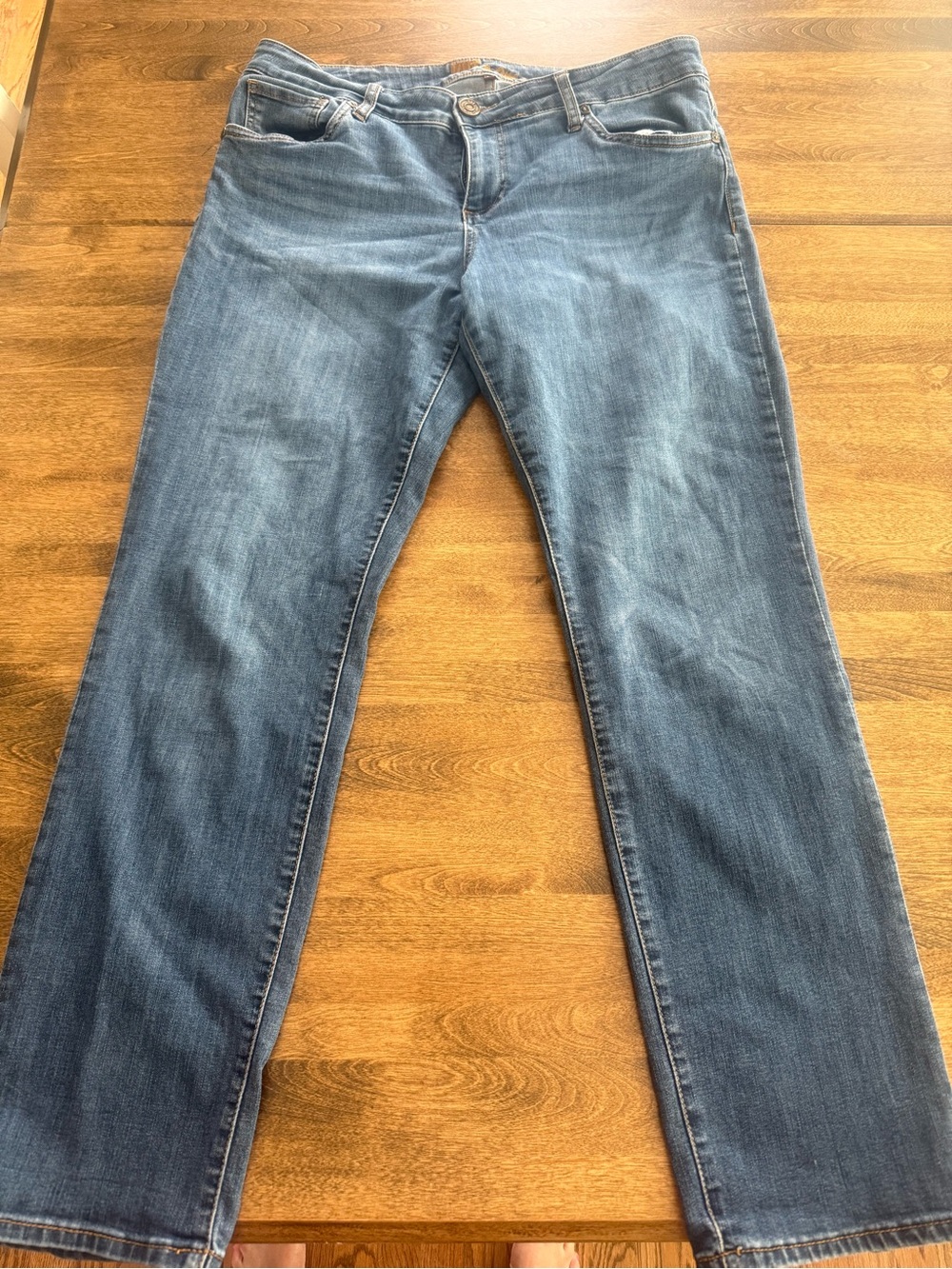 Women’sClassic Blue Straight-Leg Jeans